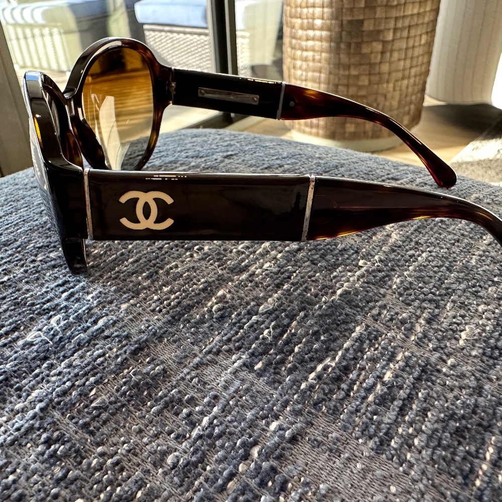 CHANEL Brown Gradient Oversized Women's Sunglasses - Picture 5 of 10